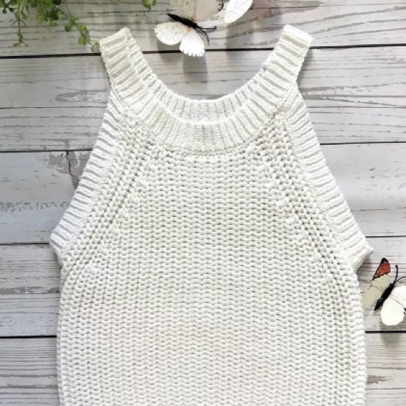 ✨Sold✨Charlotte Russe Crochet White Crop Top - Picture 2 of 6